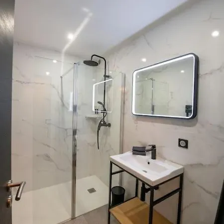 Апартаменты La De - De 80m2 Avec Jacuzzi Prive ! *