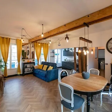 Апартаменты La De - De 80m2 Avec Jacuzzi Prive ! Шантийи