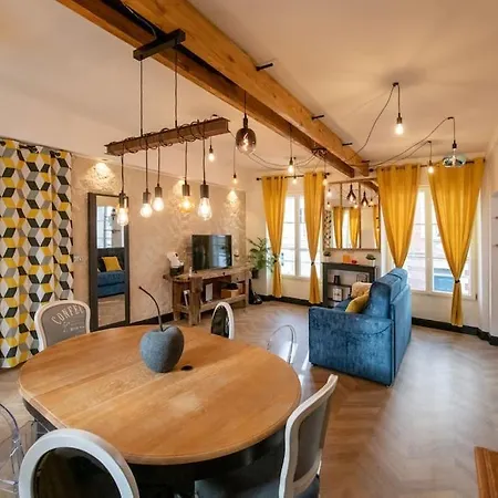 Апартаменты La De - De 80m2 Avec Jacuzzi Prive ! Шантийи